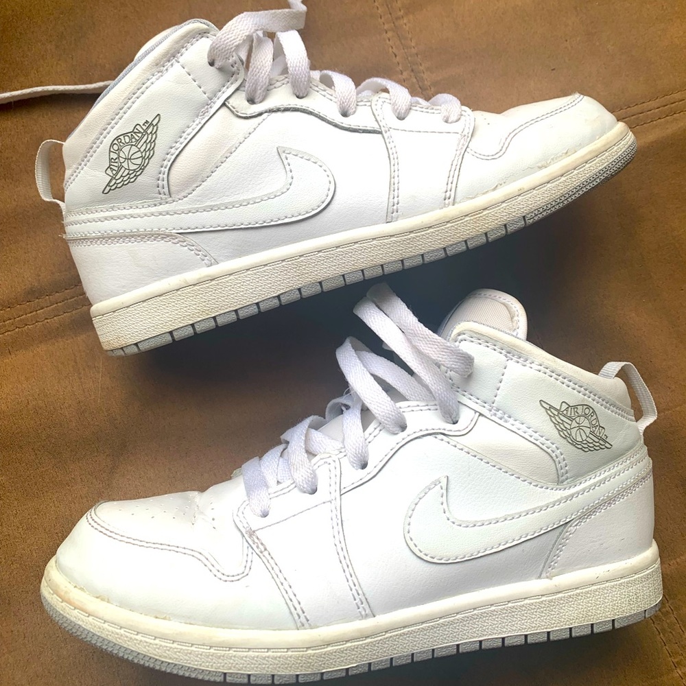 White wolf grey air Jordans
